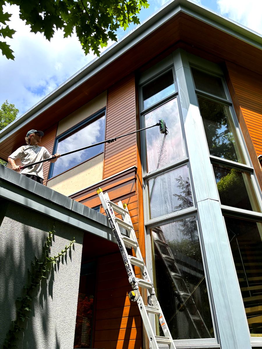 White Diamond tech washing upper windows with an extension pole